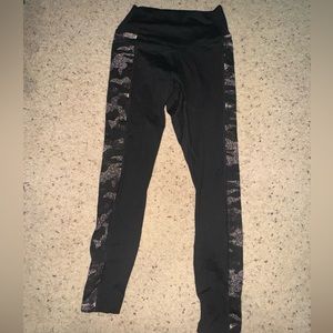 PINK active 7/8 leggings. XS.